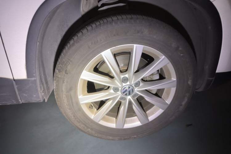 Used Volkswagen Tiguan 2016 300TSI Automatic All-Wheel Drive Fashion Vision Edition Right Front Wheel Hub