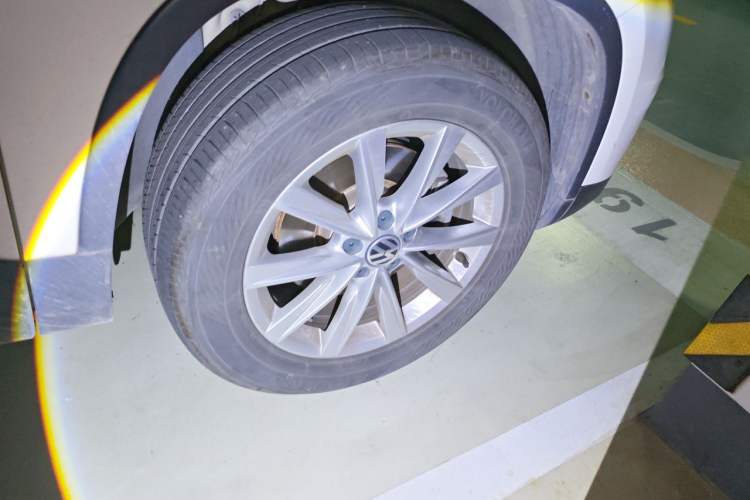Used Volkswagen Tiguan 2016 300TSI Automatic All-Wheel Drive Fashion Vision Edition Right Front Wheel Hub