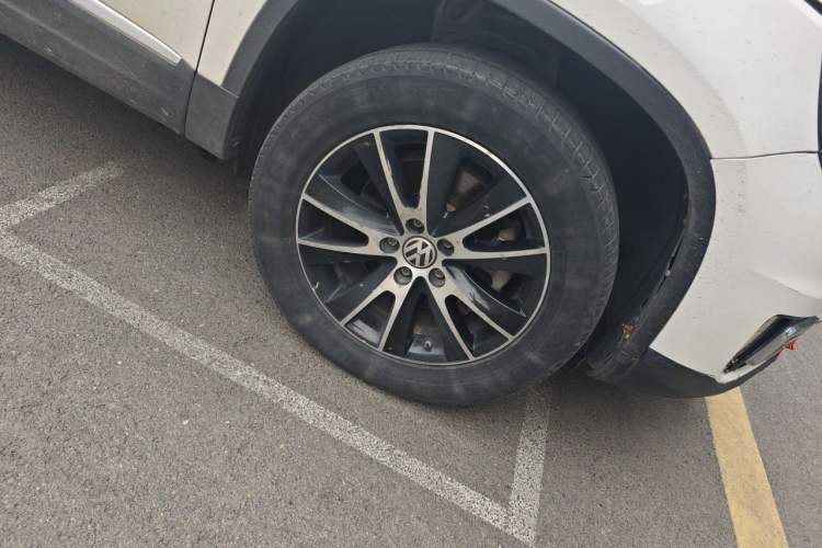 Used Volkswagen Tiguan 2016 300TSI Automatic All-Wheel Drive Luxury Edition Right Front Wheel Hub