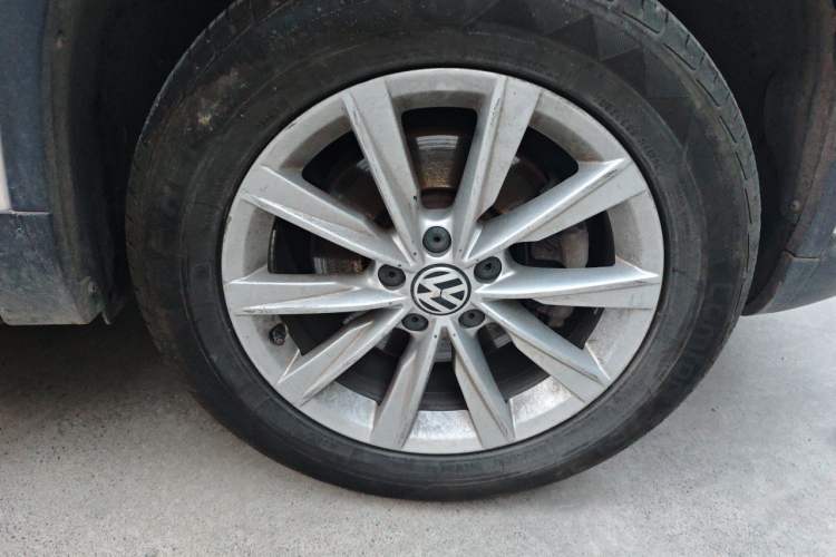 Used Volkswagen Tiguan 2016 280TSI Automatic Two-Wheel-Drive Silk Road Style Edition Right Front Wheel Hub