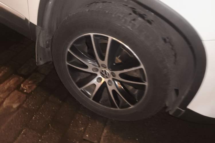 Used Volkswagen Tiguan 2016 300TSI Automatic All-Wheel Drive Luxury Edition Right Front Wheel Hub