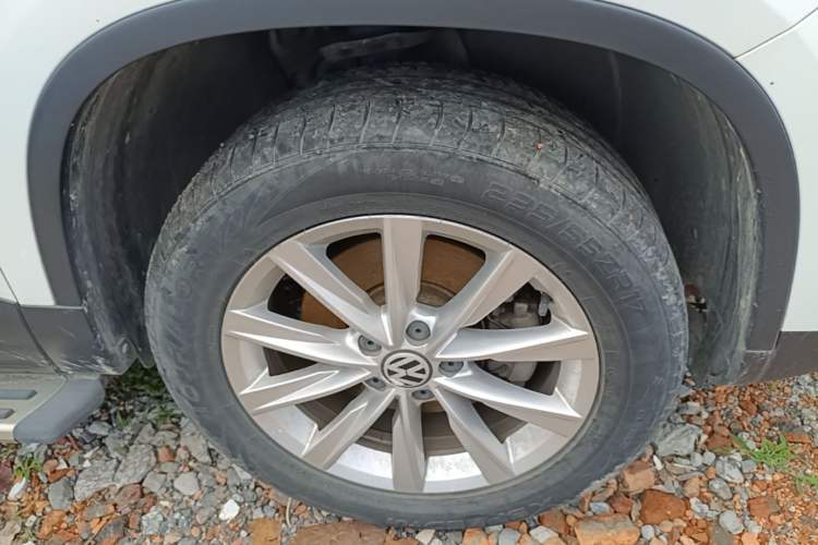 Used Volkswagen Tiguan 2016 280TSI Automatic Two-Wheel-Drive Silk Road Style Edition Right Front Wheel Hub