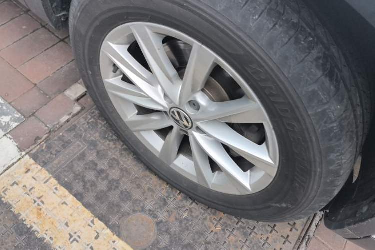 Used Volkswagen Tiguan 2016 300TSI Automatic Two-Wheel Drive Comfort Edition Right Front Wheel Hub