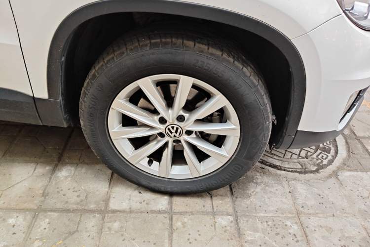 Used Volkswagen Tiguan 2016 280TSI Automatic Two-Wheel Drive Silk Road Comfort Edition Right Front Wheel Hub