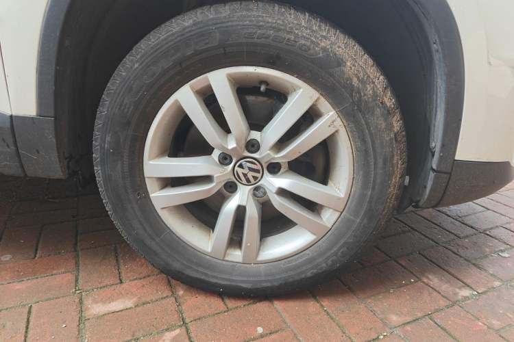 Used Volkswagen Tiguan 2016 300TSI Automatic Two-Wheel Drive Trend Edition Right Front Wheel Hub