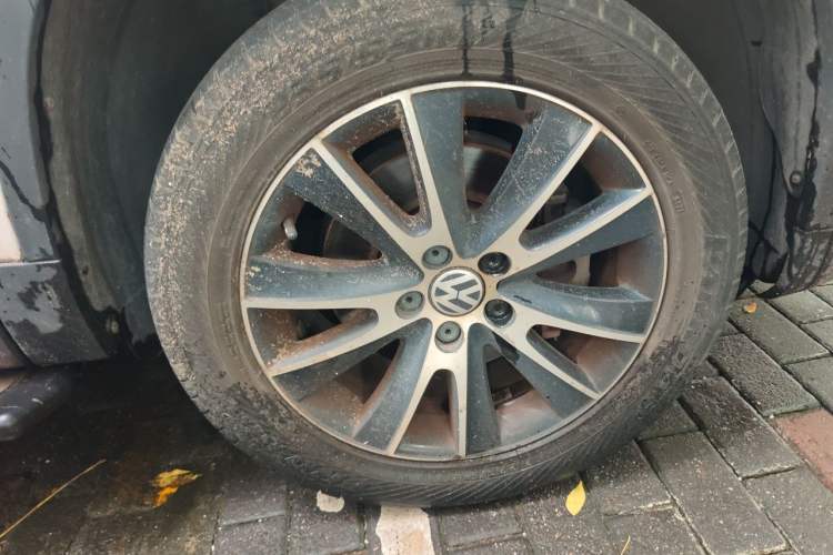 Used Volkswagen Tiguan 2016 300TSI Automatic All-Wheel Drive Luxury Edition Right Front Wheel Hub