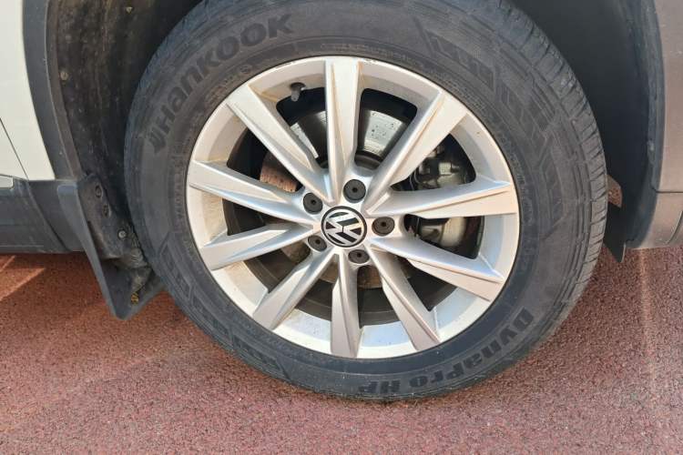 Used Volkswagen Tiguan 2016 280TSI Automatic Two-Wheel-Drive Silk Road Style Edition Right Front Wheel Hub