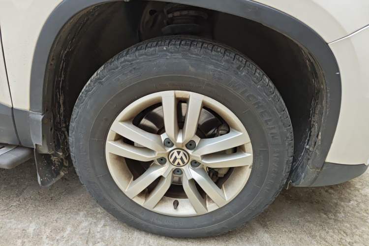 Used Volkswagen Tiguan 2016 300TSI Automatic Two-Wheel Drive Trend Edition Right Front Wheel Hub