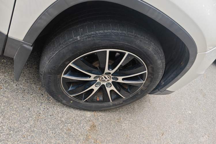 Used Volkswagen Tiguan 2016 300TSI Automatic Two-Wheel Drive Luxury Edition Right Front Wheel Hub