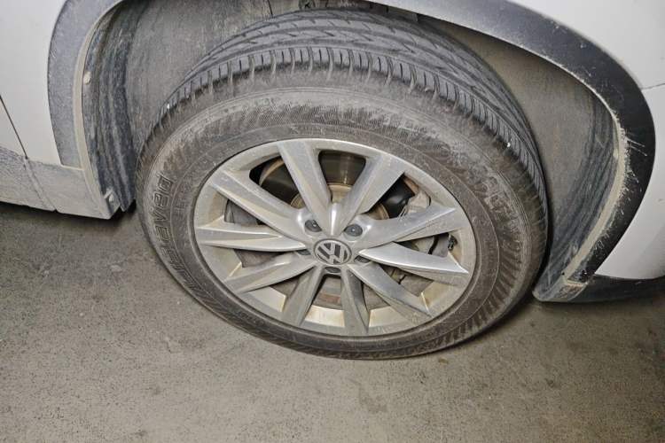Used Volkswagen Tiguan 2016 280TSI Automatic Two-Wheel-Drive Silk Road Style Edition Right Front Wheel Hub