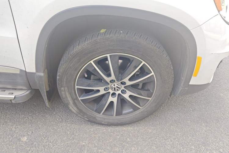 Used Volkswagen Tiguan 2016 280TSI Automatic Two-Wheel Drive Silk Road Comfort Edition Right Front Wheel Hub
