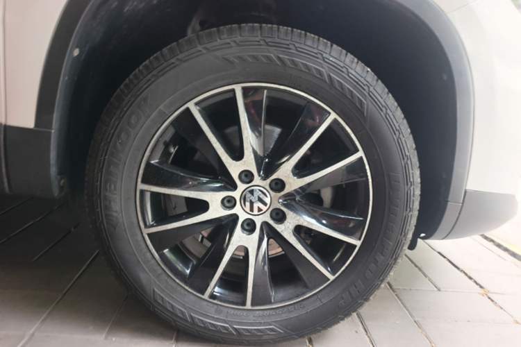 Used Volkswagen Tiguan 2016 300TSI Automatic Two-Wheel Drive Luxury Edition Right Front Wheel Hub