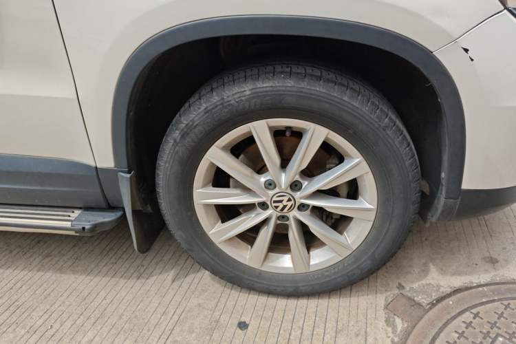 Used Volkswagen Tiguan 2016 280TSI Automatic Two-Wheel Drive Silk Road Comfort Edition Right Front Wheel Hub