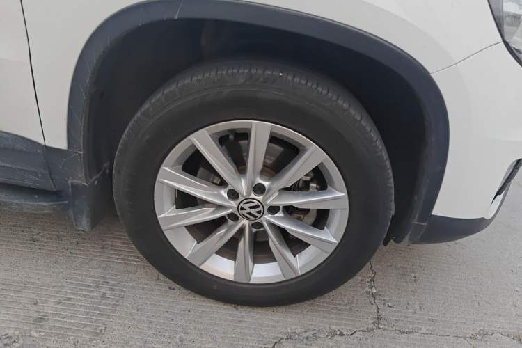 Used Volkswagen Tiguan 2016 280TSI Automatic Two-Wheel-Drive Silk Road Style Edition Right Front Wheel Hub