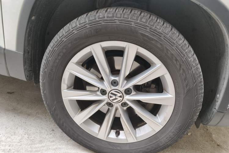 Used Volkswagen Tiguan 2016 300TSI Automatic All-Wheel Drive Fashion Vision Edition Right Front Wheel Hub