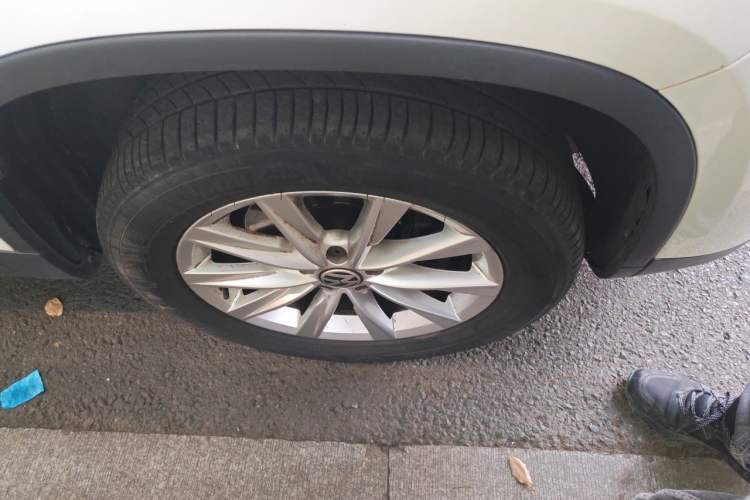 Used Volkswagen Tiguan 2016 300TSI Automatic Two-Wheel Drive Comfort Edition Right Front Wheel Hub