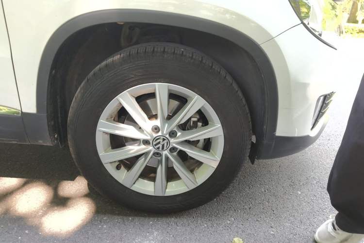 Used Volkswagen Tiguan 2016 280TSI Automatic Two-Wheel-Drive Silk Road Style Edition Right Front Wheel Hub