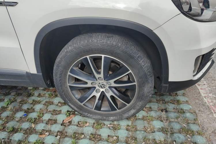 Used Volkswagen Tiguan 2016 300TSI Automatic All-Wheel Drive Luxury Edition Right Front Wheel Hub