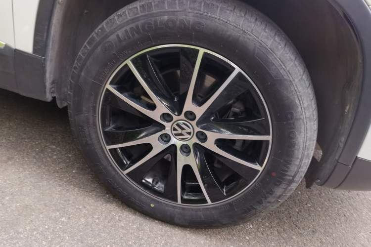 Used Volkswagen Tiguan 2016 330TSI Automatic All-Wheel Drive Luxury Edition Right Front Wheel Hub