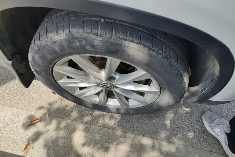 Used Volkswagen Tiguan 2016 280TSI Automatic Two-Wheel Drive Silk Road Comfort Edition Right Front Wheel Hub