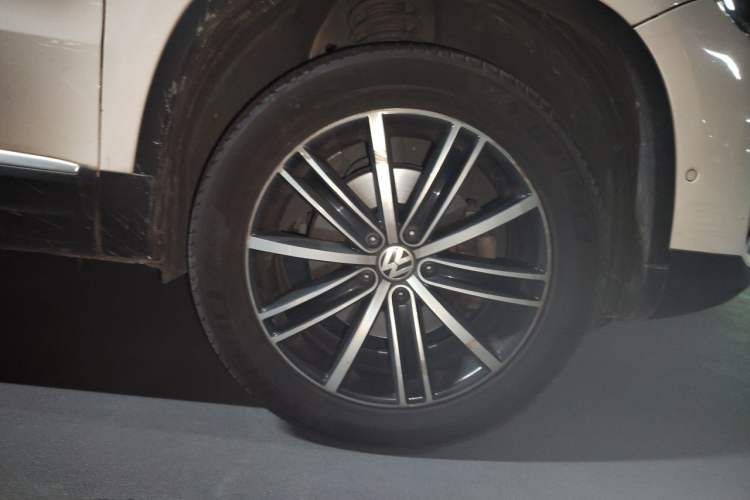Used Volkswagen Tiguan 2016 330TSI Automatic All-Wheel-Drive Flagship Edition Right Front Wheel Hub