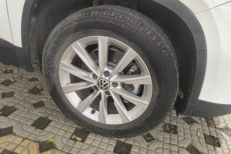 Used Volkswagen Tiguan 2016 280TSI Automatic Two-Wheel Drive Silk Road Comfort Edition Right Front Wheel Hub