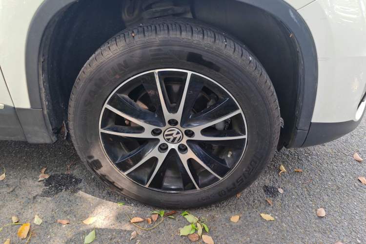 Used Volkswagen Tiguan 2016 300TSI Automatic All-Wheel Drive Luxury Edition Right Front Wheel Hub