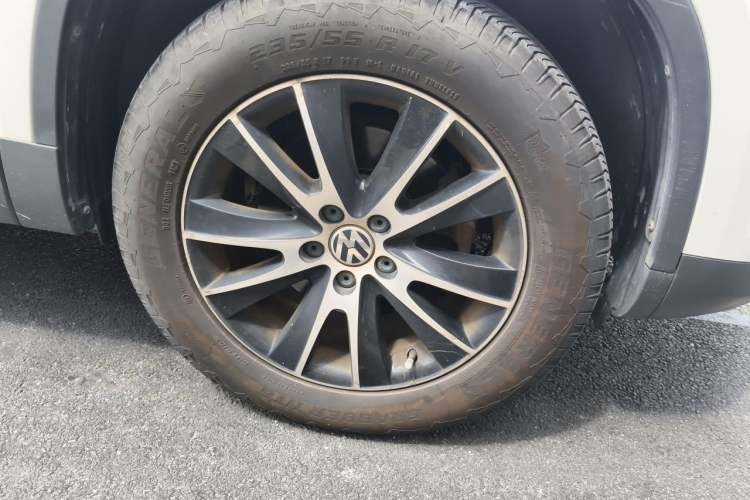 Used Volkswagen Tiguan 2016 300TSI Automatic All-Wheel Drive Luxury Edition Right Front Wheel Hub