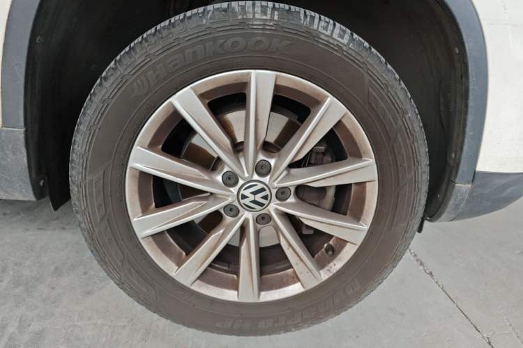 Used Volkswagen Tiguan 2016 280TSI Automatic Two-Wheel-Drive Silk Road Style Edition Right Front Wheel Hub