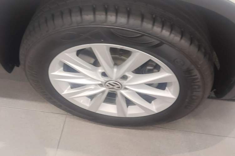 Used Volkswagen Tiguan 2016 280TSI Automatic Two-Wheel-Drive Silk Road Style Edition Right Front Wheel Hub