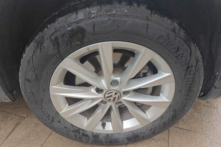 Used Volkswagen Tiguan 2016 300TSI Automatic All-Wheel Drive Fashion Vision Edition Right Front Wheel Hub