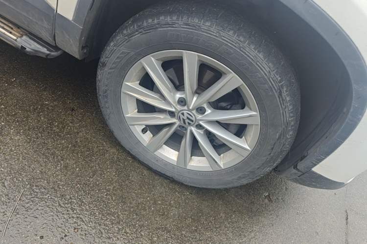 Used Volkswagen Tiguan 2016 300TSI Automatic Two-Wheel Drive Comfort Edition Right Front Wheel Hub