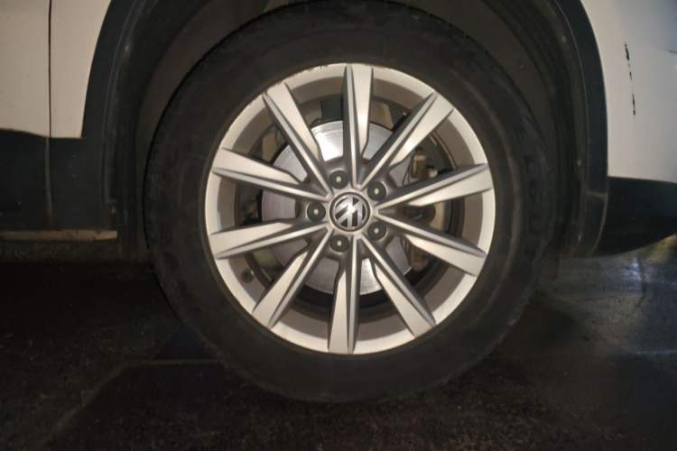 Used Volkswagen Tiguan 2016 280TSI Automatic Two-Wheel-Drive Silk Road Style Edition Right Front Wheel Hub