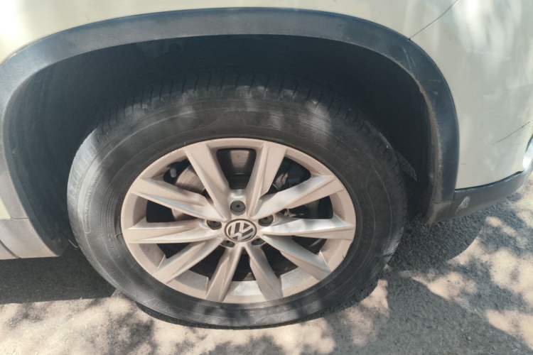 Used Volkswagen Tiguan 2016 300TSI Automatic All-Wheel Drive Fashion Vision Edition Right Front Wheel Hub