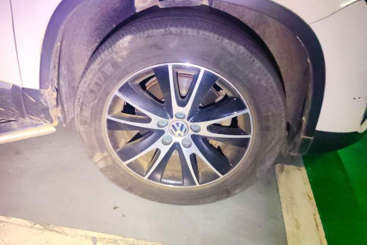 Used Volkswagen Tiguan 2016 300TSI Automatic All-Wheel Drive Luxury Edition Right Front Wheel Hub