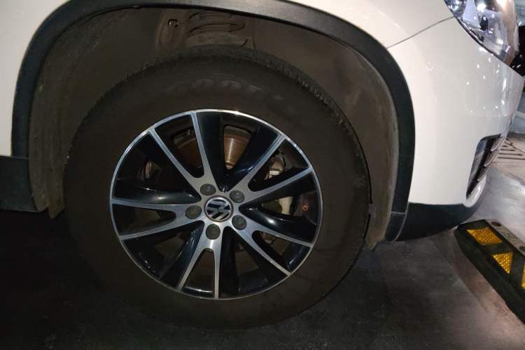 Used Volkswagen Tiguan 2016 300TSI Automatic All-Wheel Drive Luxury Edition Right Front Wheel Hub