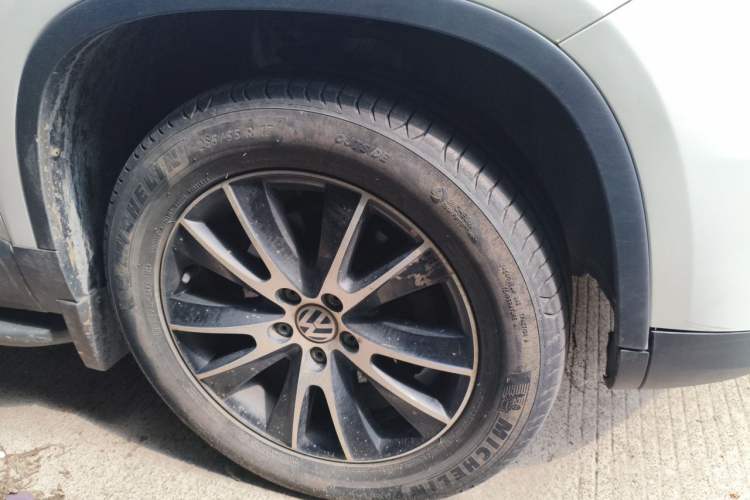 Used Volkswagen Tiguan 2016 300TSI Automatic All-Wheel Drive Luxury Edition Right Front Wheel Hub