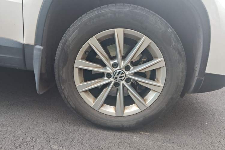 Used Volkswagen Tiguan 2016 300TSI Automatic All-Wheel Drive Fashion Vision Edition Right Front Wheel Hub