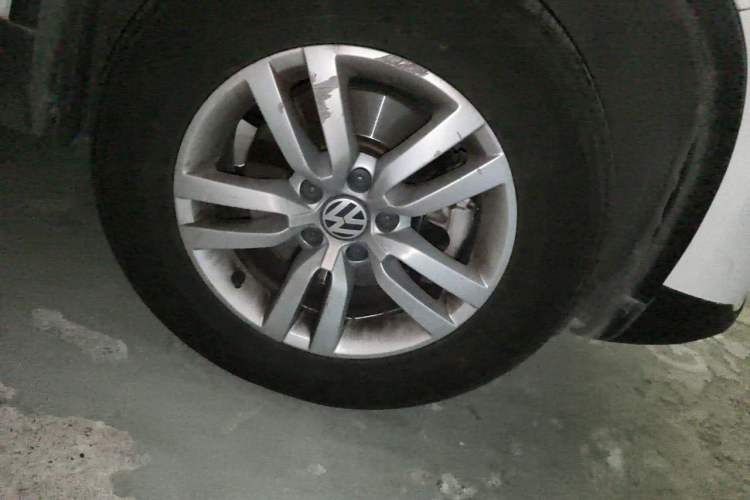 Used Volkswagen Tiguan 2016 300TSI Automatic Two-Wheel Drive Trend Edition Right Front Wheel Hub
