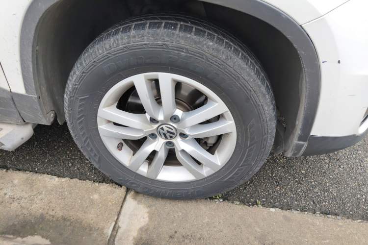 Used Volkswagen Tiguan 2016 300TSI Automatic Two-Wheel Drive Trend Edition Right Front Wheel Hub