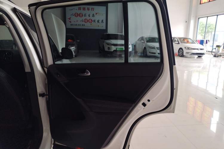 Used Volkswagen Tiguan 2016 300TSI Automatic Two-Wheel Drive Trend Edition Right Rear Door Interior