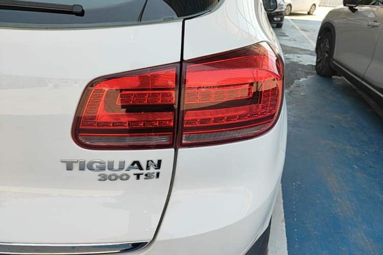 Used Volkswagen Tiguan 2016 300TSI Automatic All-Wheel Drive Luxury Edition Right Rear Taillight