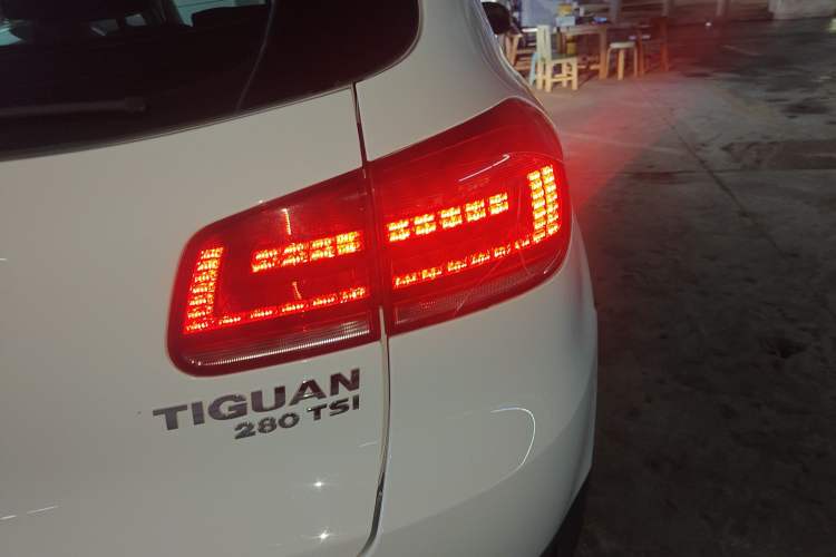 Used Volkswagen Tiguan 2016 280TSI Automatic Two-Wheel-Drive Silk Road Style Edition Right Rear Taillight