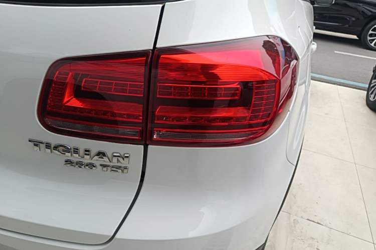 Used Volkswagen Tiguan 2016 280TSI Automatic Two-Wheel-Drive Silk Road Style Edition Right Rear Taillight