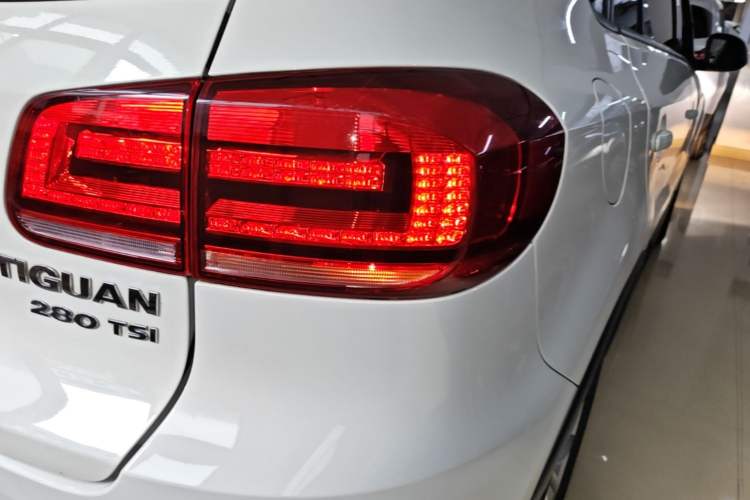 Used Volkswagen Tiguan 2016 280TSI Automatic Two-Wheel Drive Silk Road Comfort Edition Right Rear Taillight