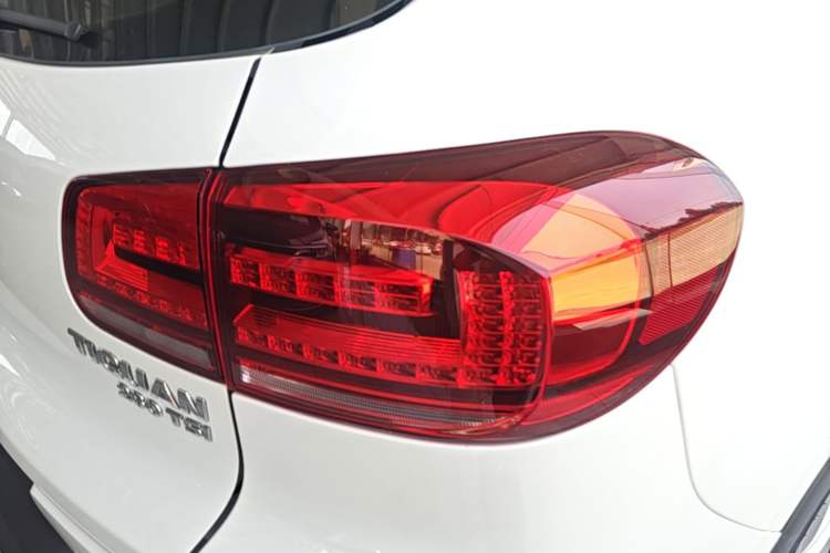 Used Volkswagen Tiguan 2016 280TSI Automatic Two-Wheel Drive Silk Road Comfort Edition Right Rear Taillight