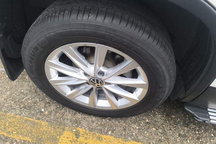Used Volkswagen Tiguan 2016 280TSI Automatic Two-Wheel Drive Silk Road Comfort Edition Right Rear Wheel Hub