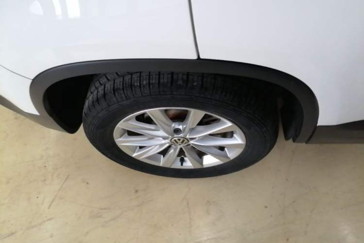 Used Volkswagen Tiguan 2016 280TSI Automatic Two-Wheel Drive Silk Road Comfort Edition Right Rear Wheel Hub