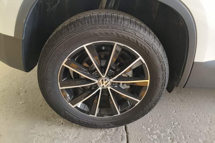 Used Volkswagen Tiguan 2016 300TSI Automatic All-Wheel Drive Fashion Vision Edition Right Rear Wheel Hub