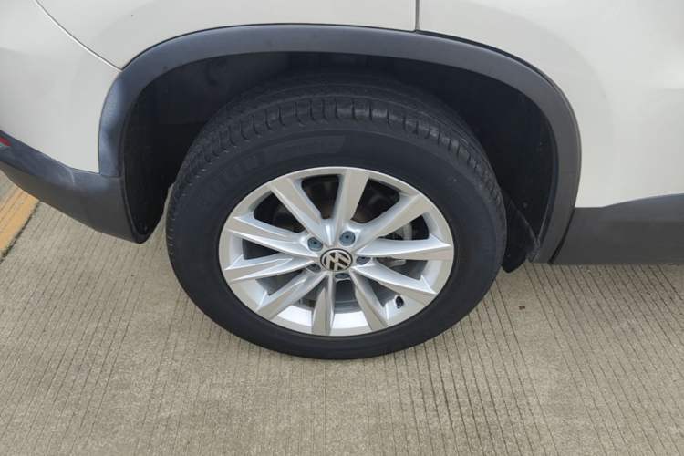 Used Volkswagen Tiguan 2016 280TSI Automatic Two-Wheel Drive Silk Road Comfort Edition Right Rear Wheel Hub